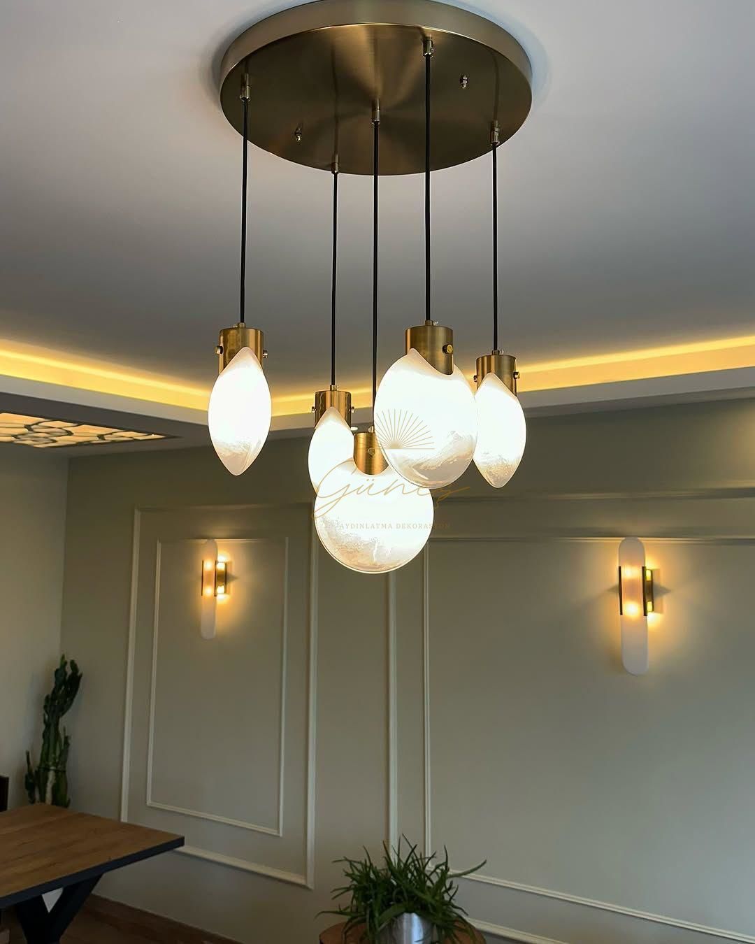 MİDEYE SARKIT AVİZE